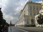Большой Кремлевский дворец. Впереди - Боровицкая башня.