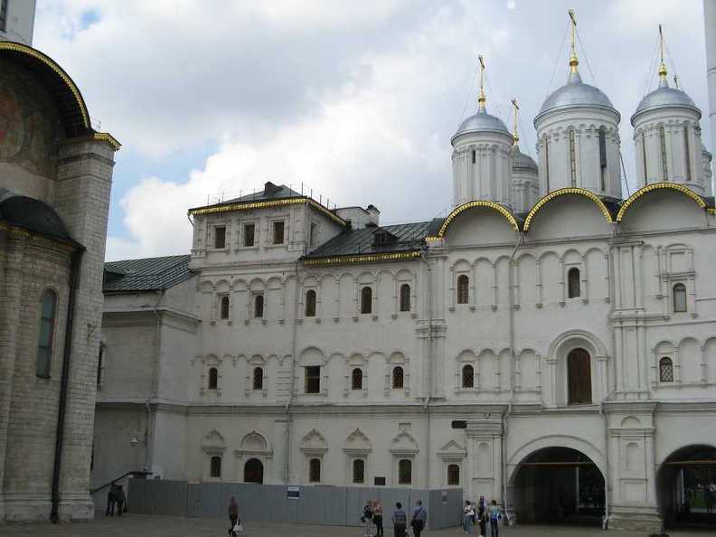 Патриарший дворец с церковью Двенадцати Апостолов.