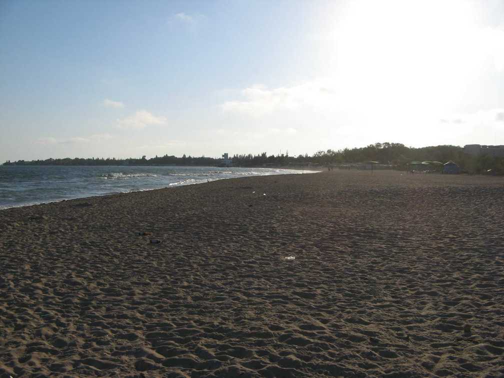 Пляж в Заозёрном.