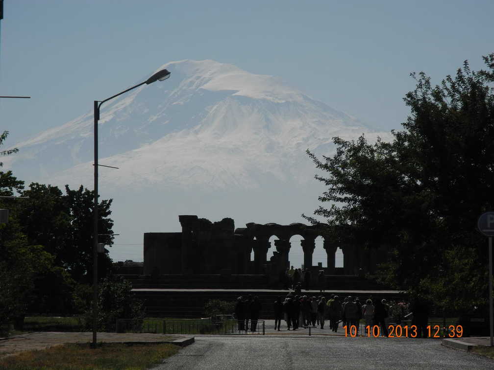 Армения. Ереван. Звартноц. Гора Арарат.