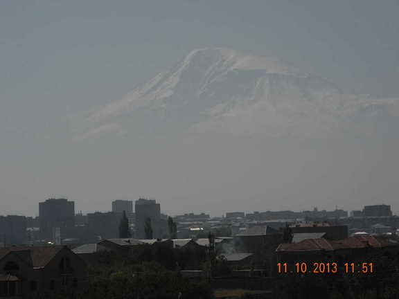 Армения. Ереван. Гора Арарат.