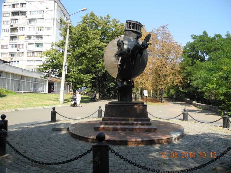 Памятник Апельсину или Взятке.