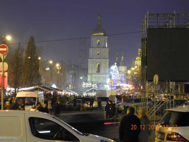 Киев, Софиевская и Михайловская площади, ёлки.