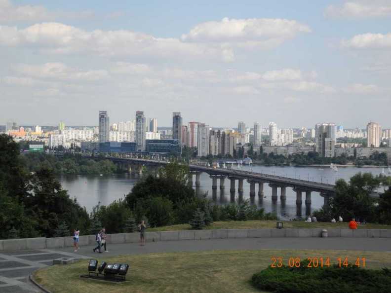 Киев, левый берег. Мост Патона.